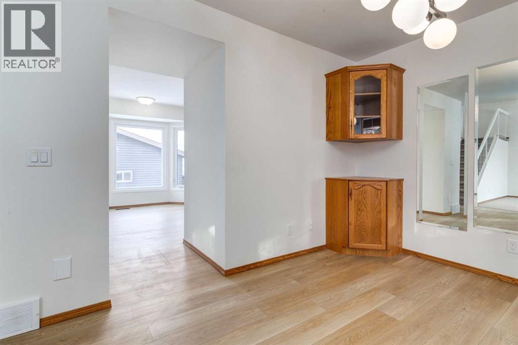60 Bedford Circle Ne, Calgary, Alberta  T3K 1L1 - Photo 12 - A2278212