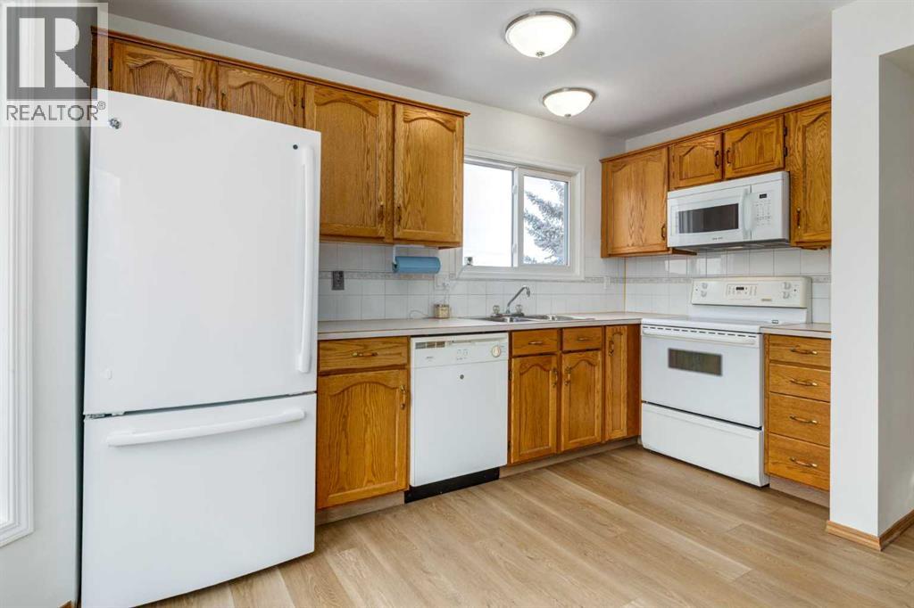 60 Bedford Circle Ne, Calgary, Alberta  T3K 1L1 - Photo 5 - A2278212