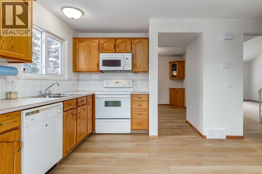 60 Bedford Circle Ne, Calgary, Alberta  T3K 1L1 - Photo 6 - A2278212