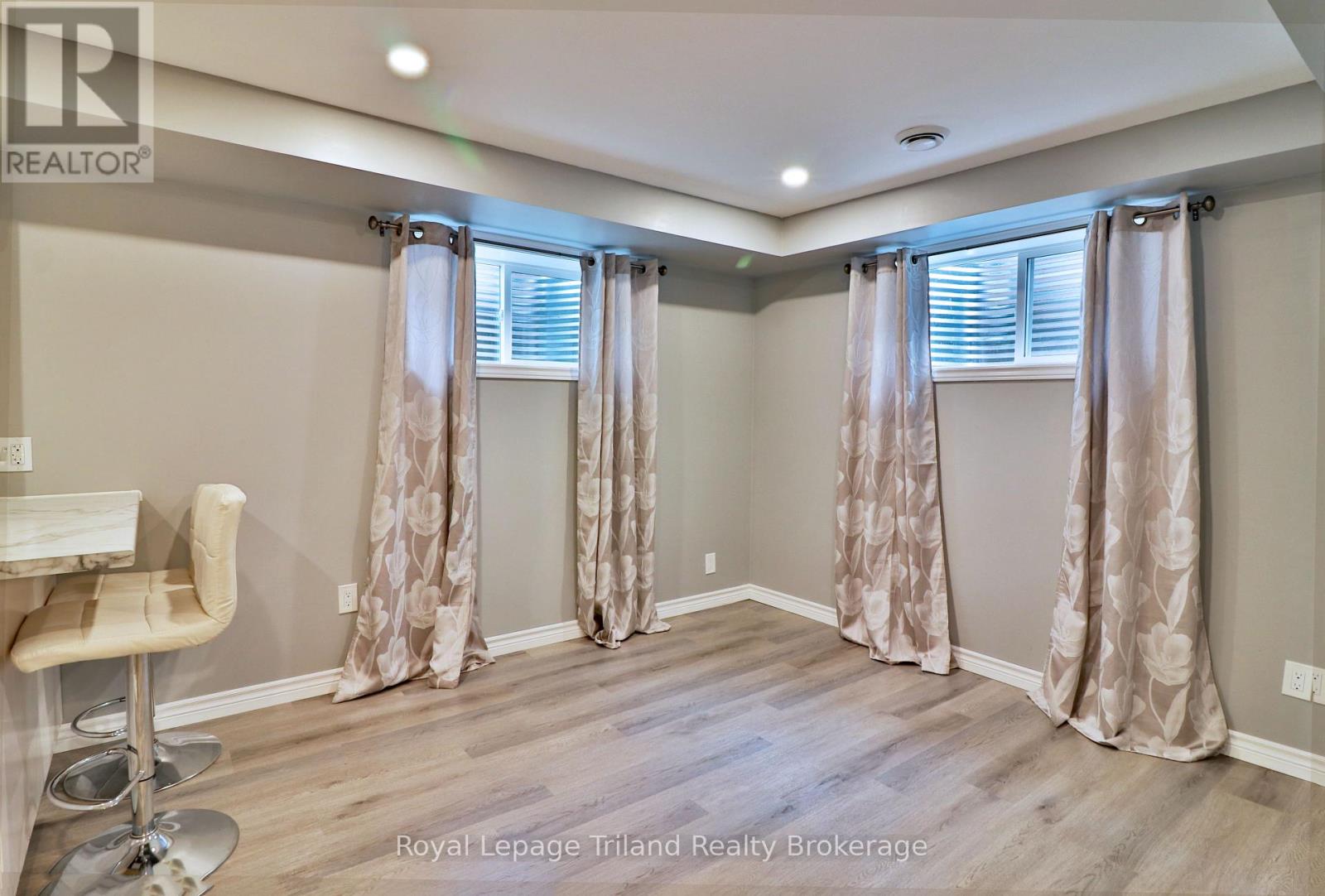 C - 93 Winniett Street, Woodstock, Ontario  N4S 5Z6 - Photo 4 - X12694226