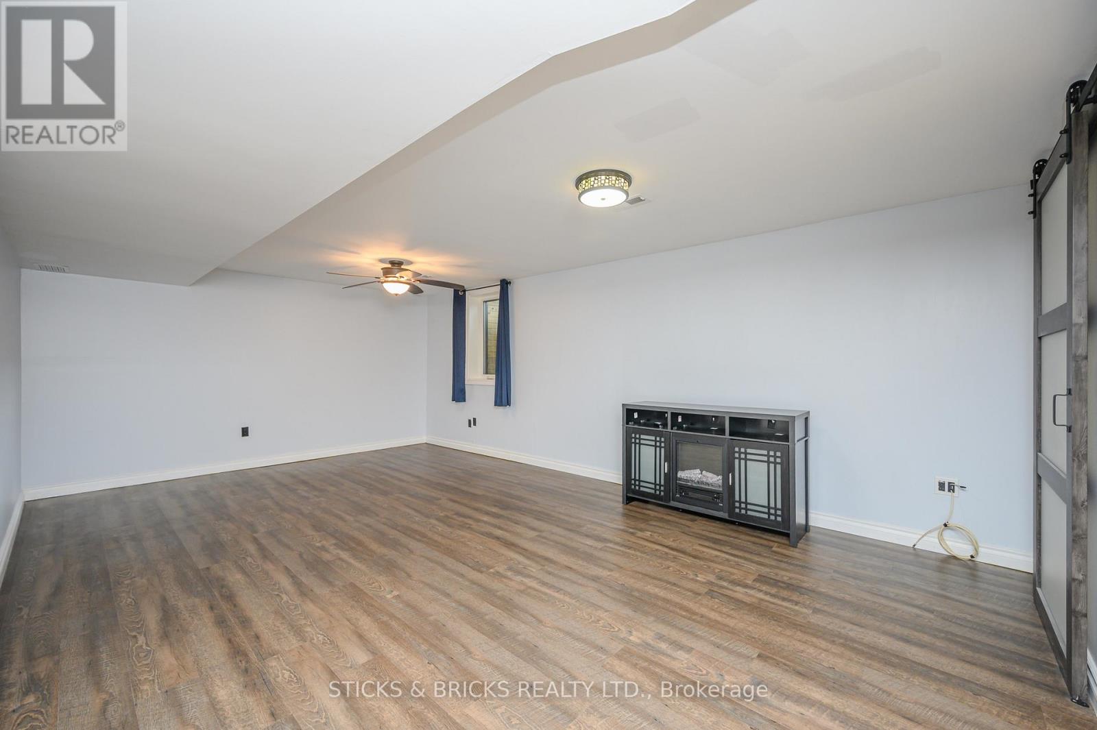 7102 Burbank Crescent, Niagara Falls, Ontario  L2J 4E7 - Photo 32 - X12694478