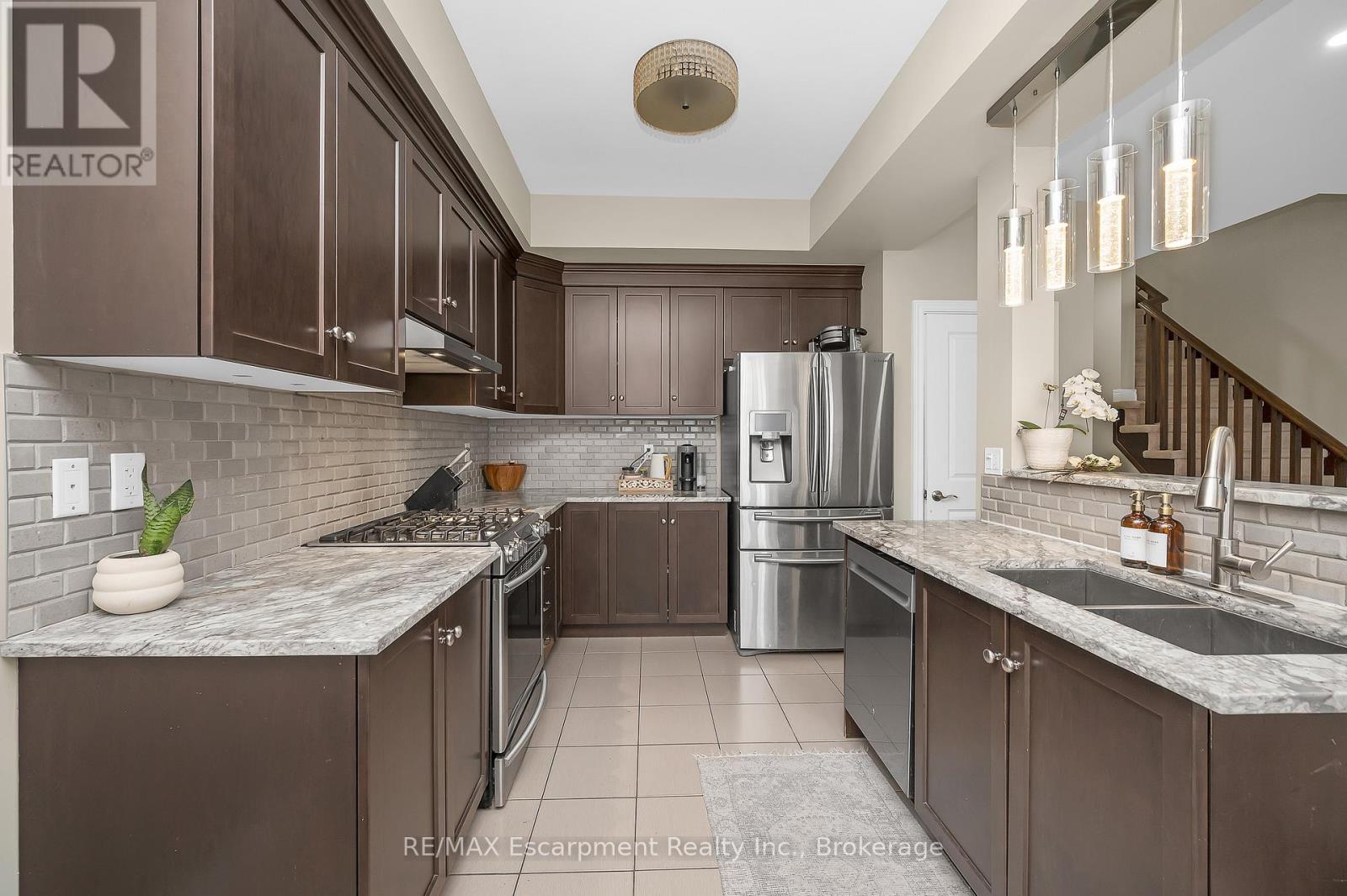 21 - 8 Lakelawn Road, Grimsby, Ontario  L3M 0G1 - Photo 11 - X12694426