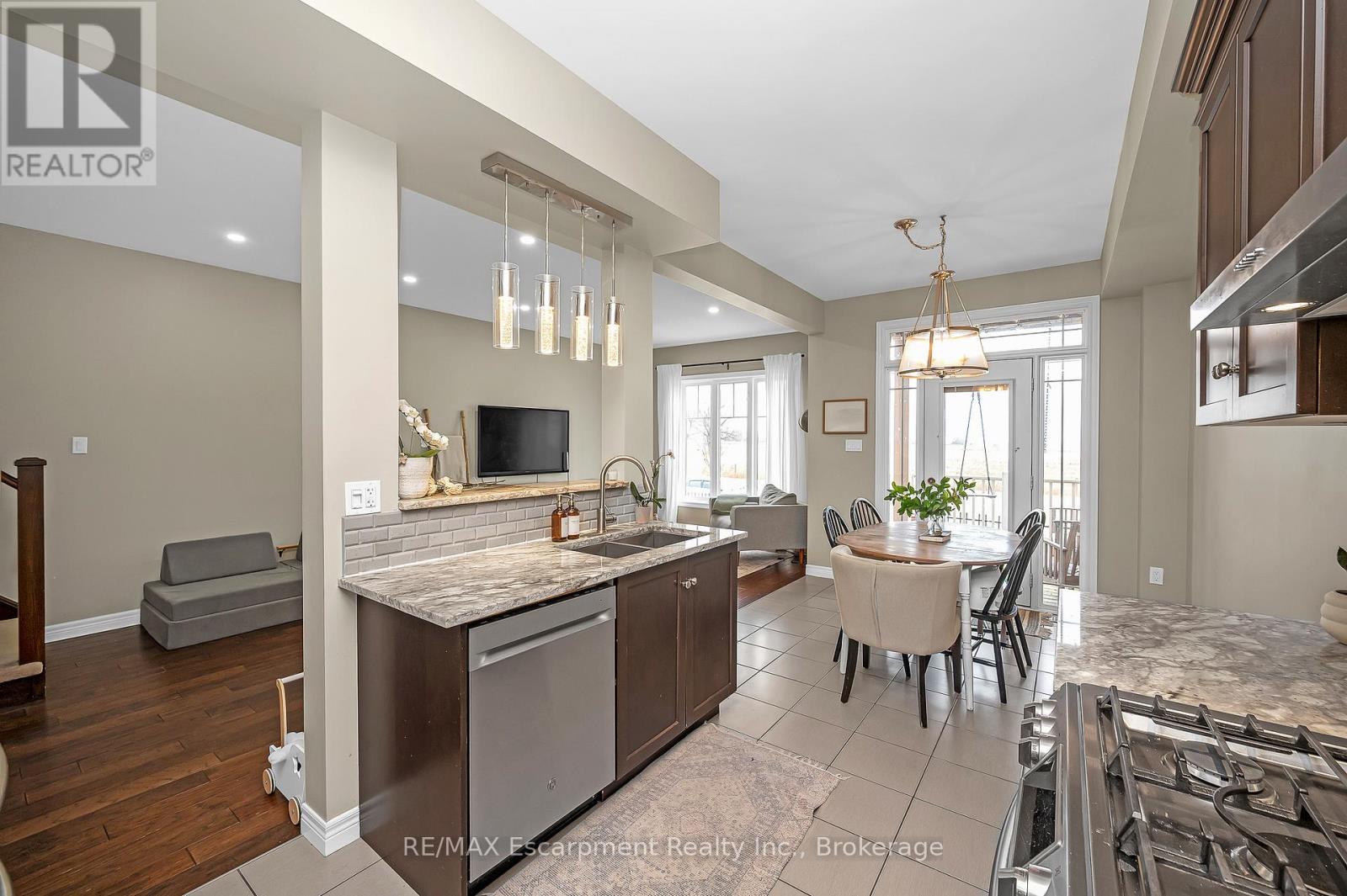 21 - 8 Lakelawn Road, Grimsby, Ontario  L3M 0G1 - Photo 14 - X12694426