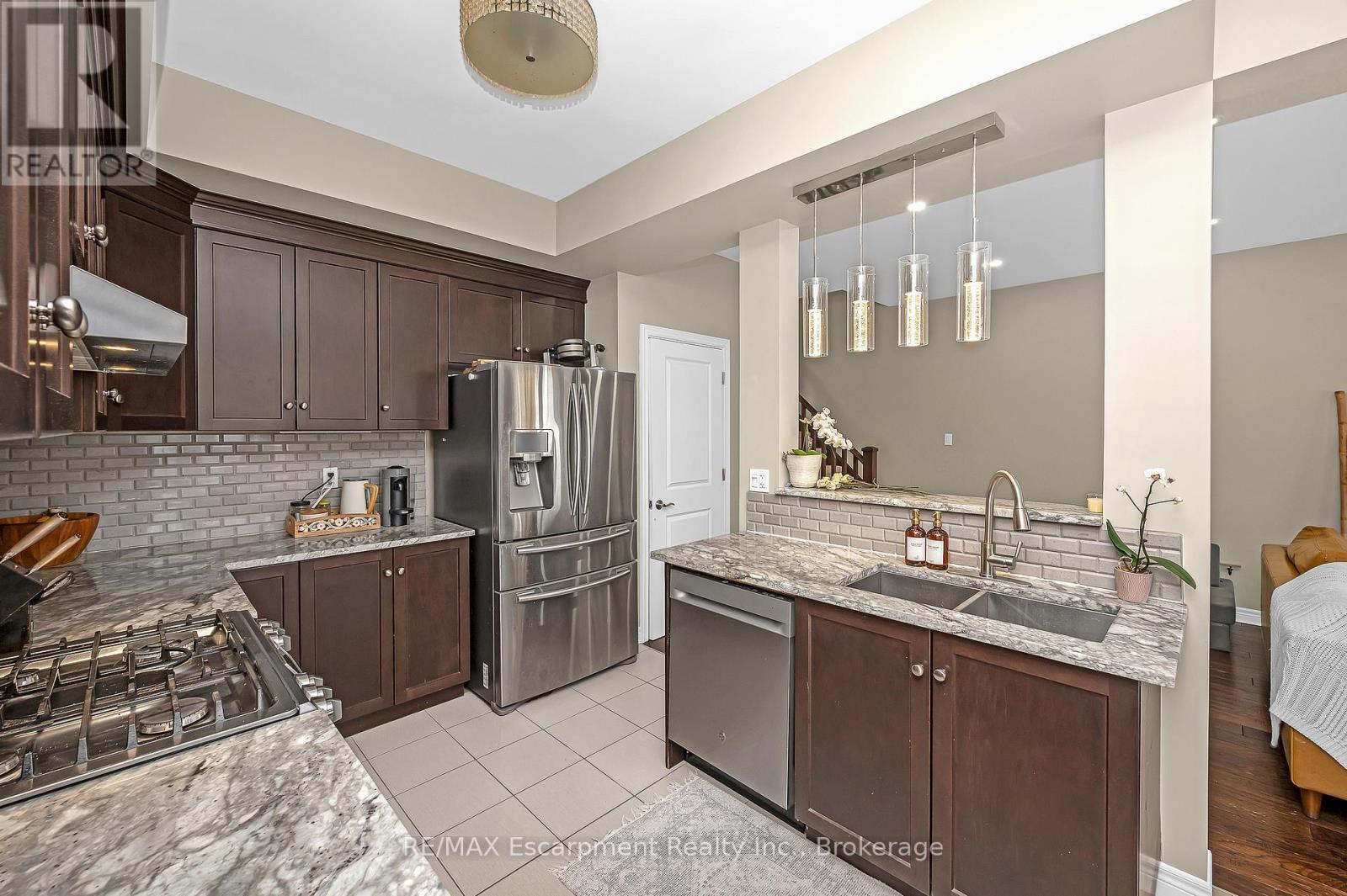 21 - 8 Lakelawn Road, Grimsby, Ontario  L3M 0G1 - Photo 15 - X12694426