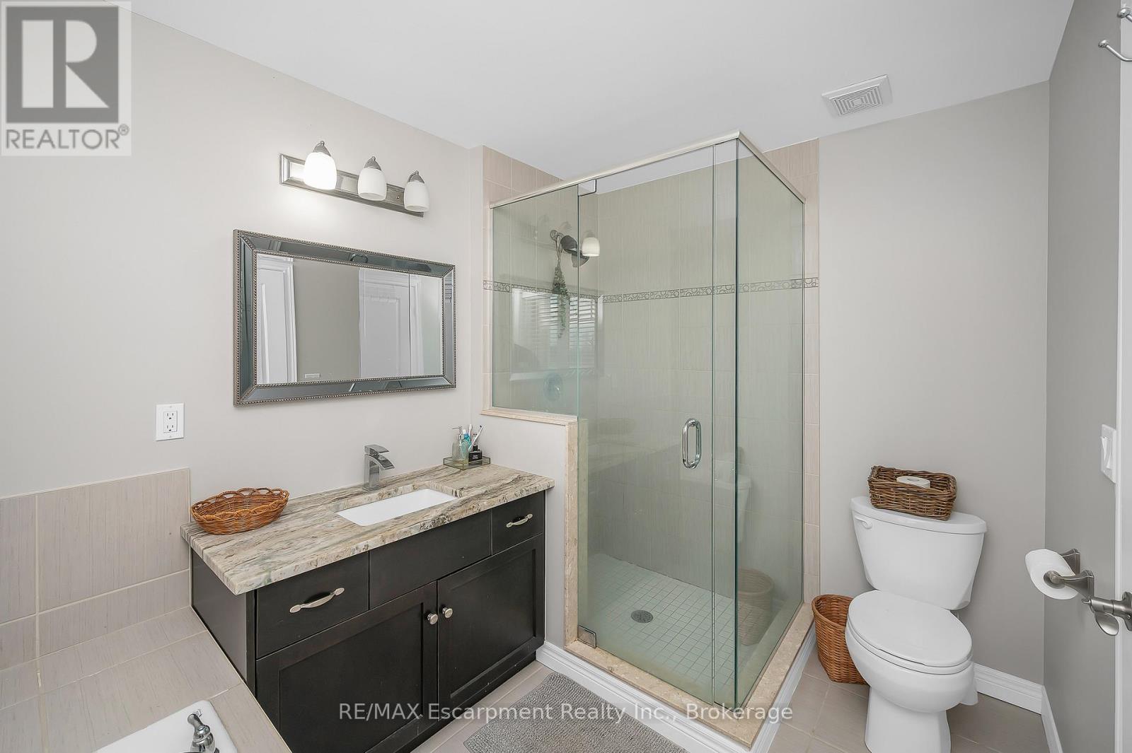 21 - 8 Lakelawn Road, Grimsby, Ontario  L3M 0G1 - Photo 22 - X12694426