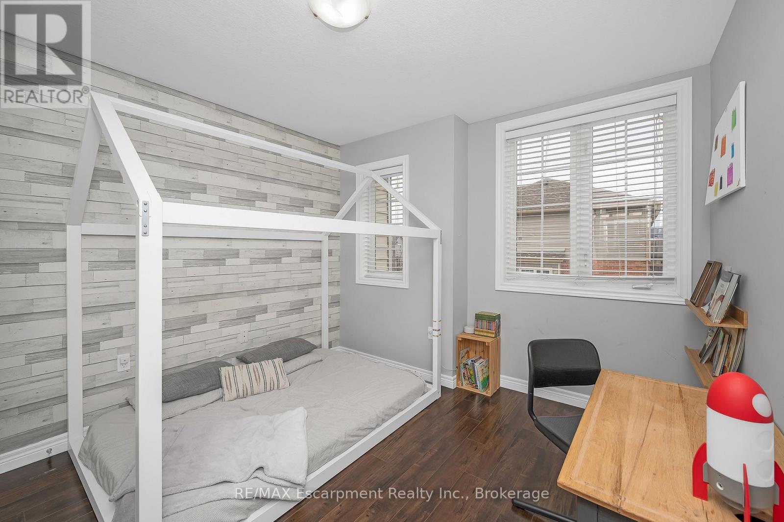 21 - 8 Lakelawn Road, Grimsby, Ontario  L3M 0G1 - Photo 25 - X12694426