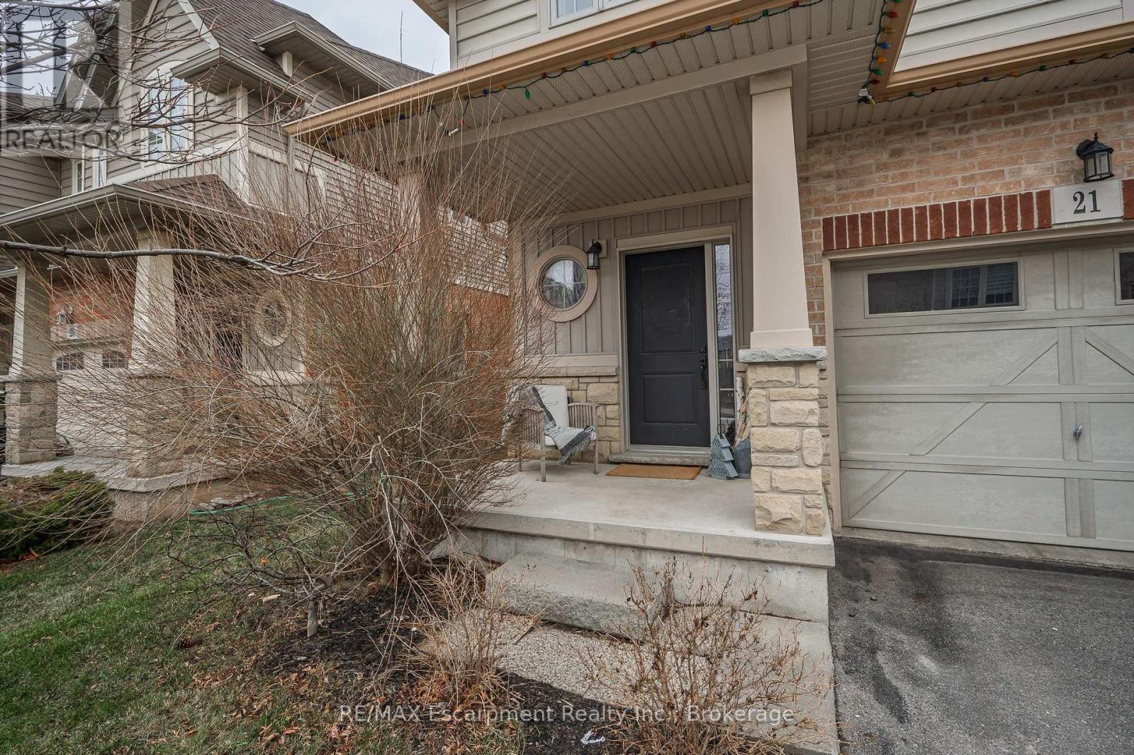 21 - 8 Lakelawn Road, Grimsby, Ontario  L3M 0G1 - Photo 3 - X12694426