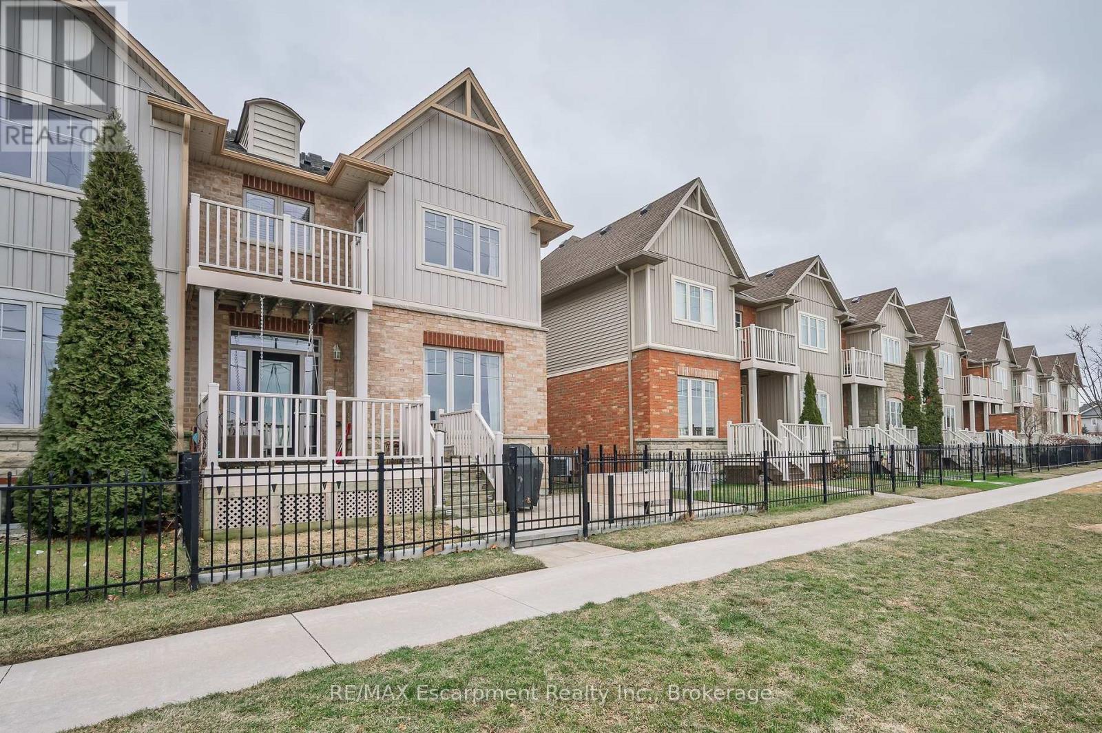 21 - 8 Lakelawn Road, Grimsby, Ontario  L3M 0G1 - Photo 36 - X12694426