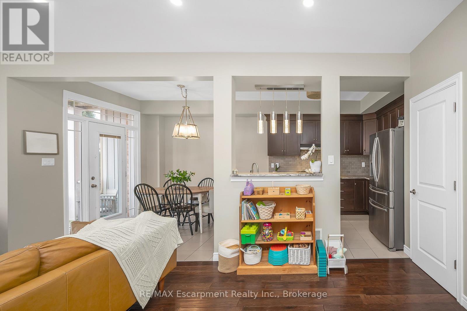 21 - 8 Lakelawn Road, Grimsby, Ontario  L3M 0G1 - Photo 6 - X12694426