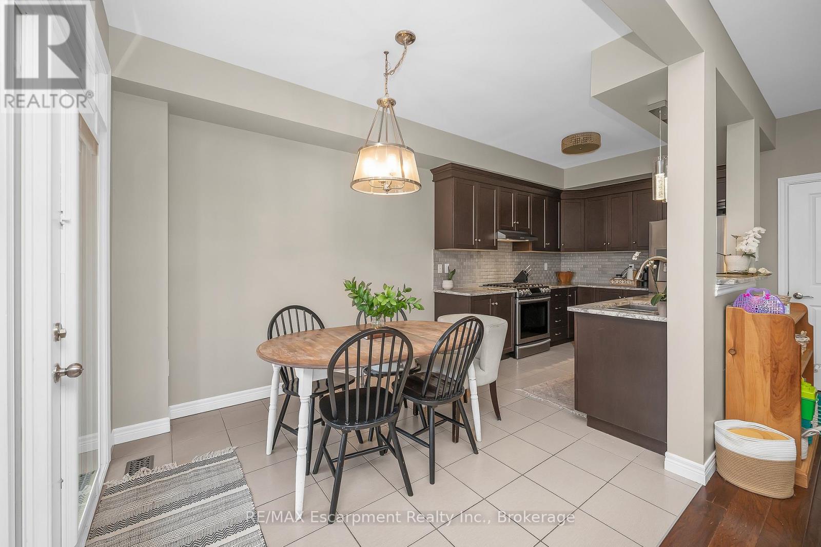 21 - 8 Lakelawn Road, Grimsby, Ontario  L3M 0G1 - Photo 9 - X12694426