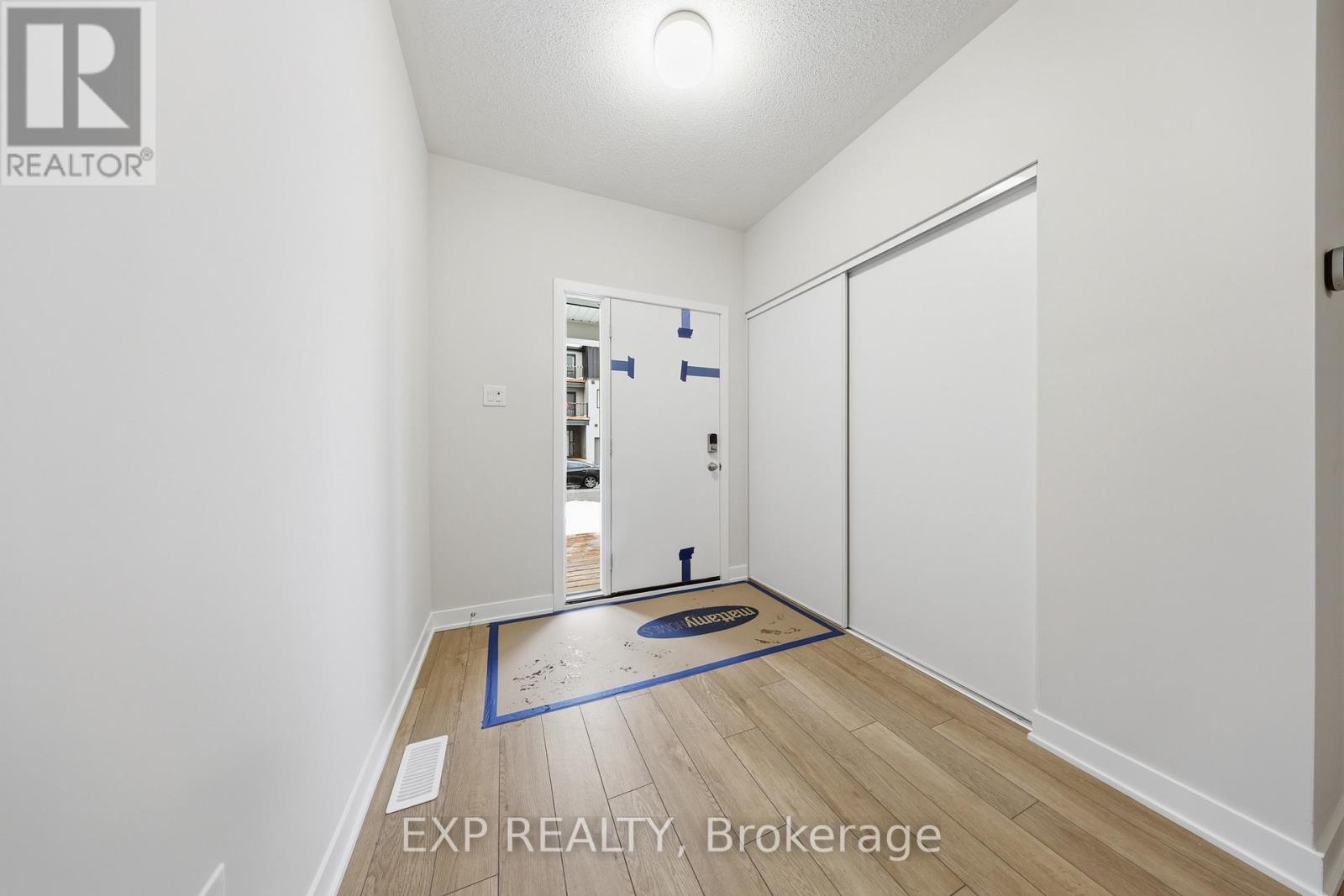 605 Bee Pollen Way, Ottawa, Ontario  K2W 0N9 - Photo 2 - X12686608