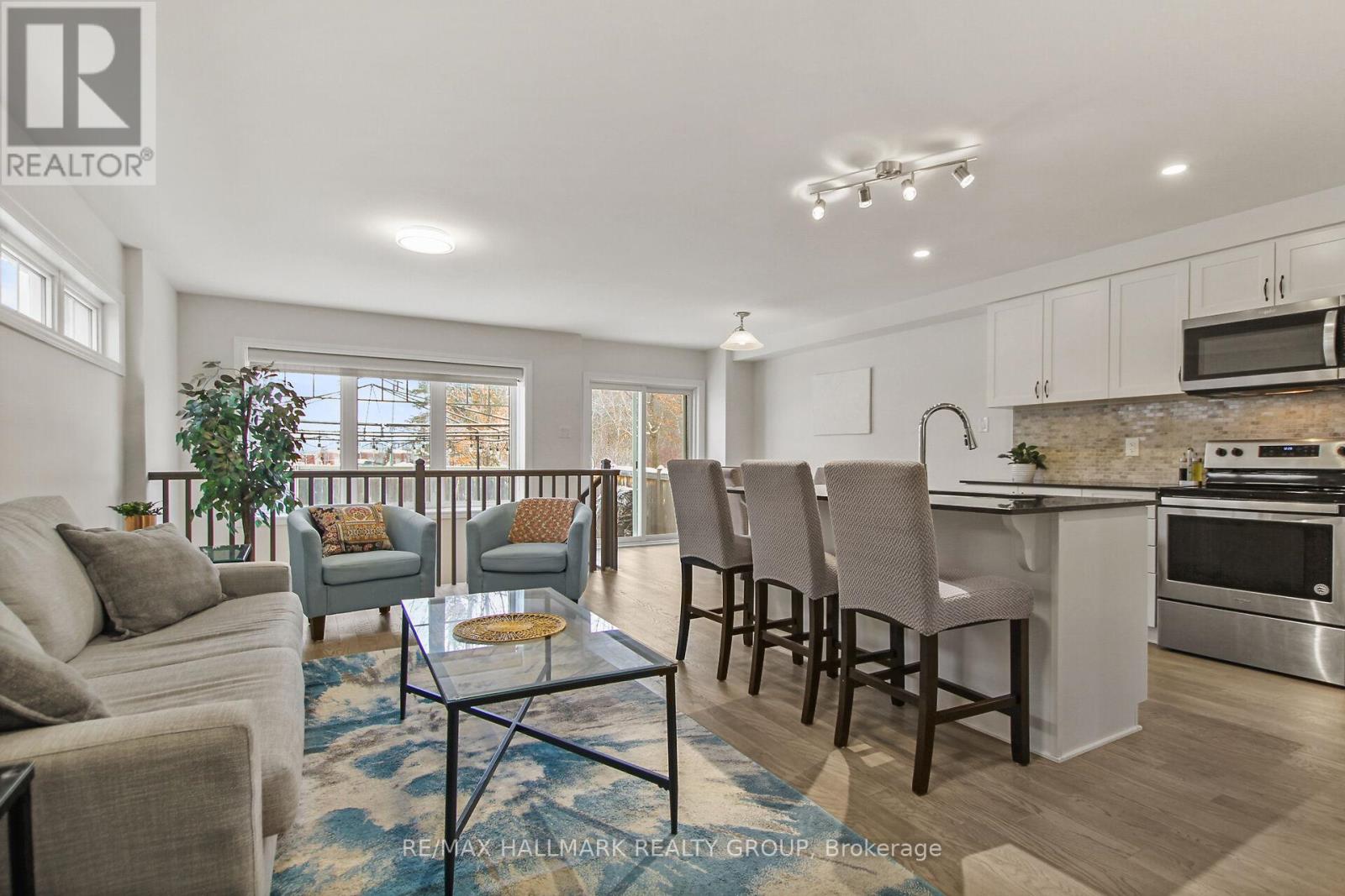 501 Parade Drive, Ottawa, Ontario  K2S 0X7 - Photo 4 - X12694632