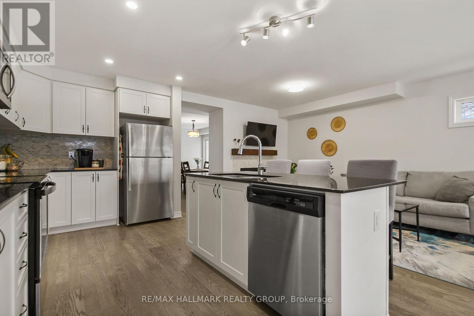 501 Parade Drive, Ottawa, Ontario  K2S 0X7 - Photo 7 - X12694632