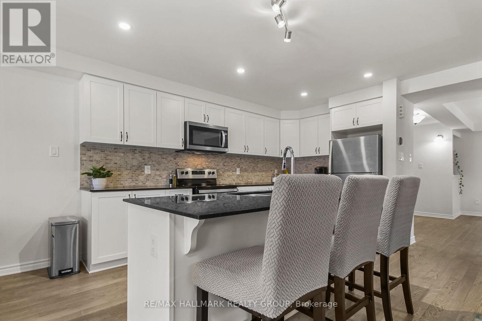 501 Parade Drive, Ottawa, Ontario  K2S 0X7 - Photo 9 - X12694632