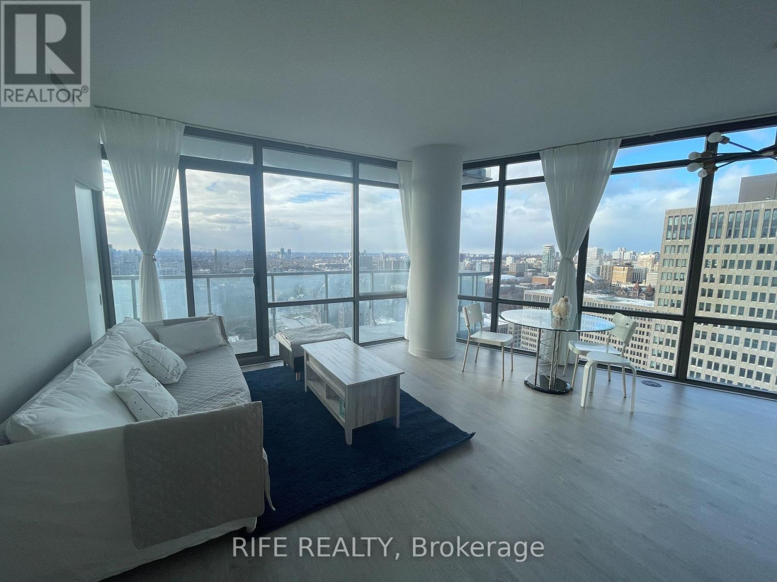 2903 - 832 Bay Street, Toronto, Ontario  M5S 1Z6 - Photo 1 - C12694058