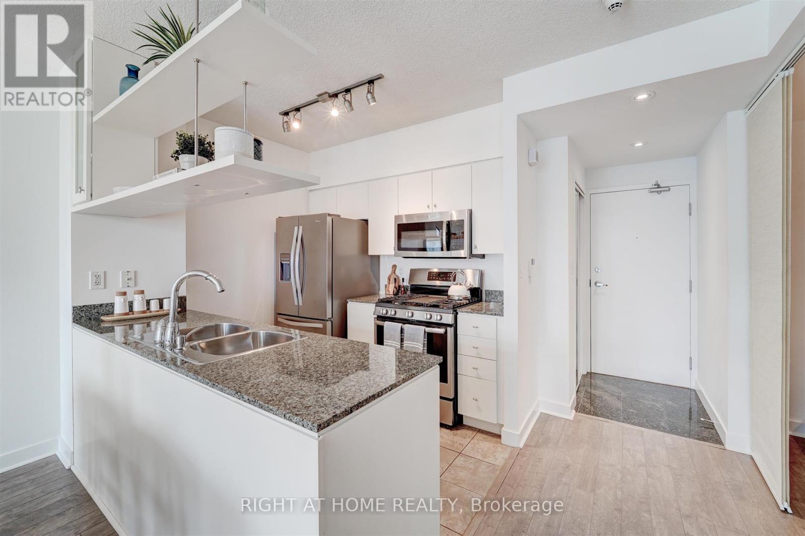 2001 - 10 Navy Wharf Court, Toronto, Ontario  M5V 3V2 - Photo 16 - C12694030