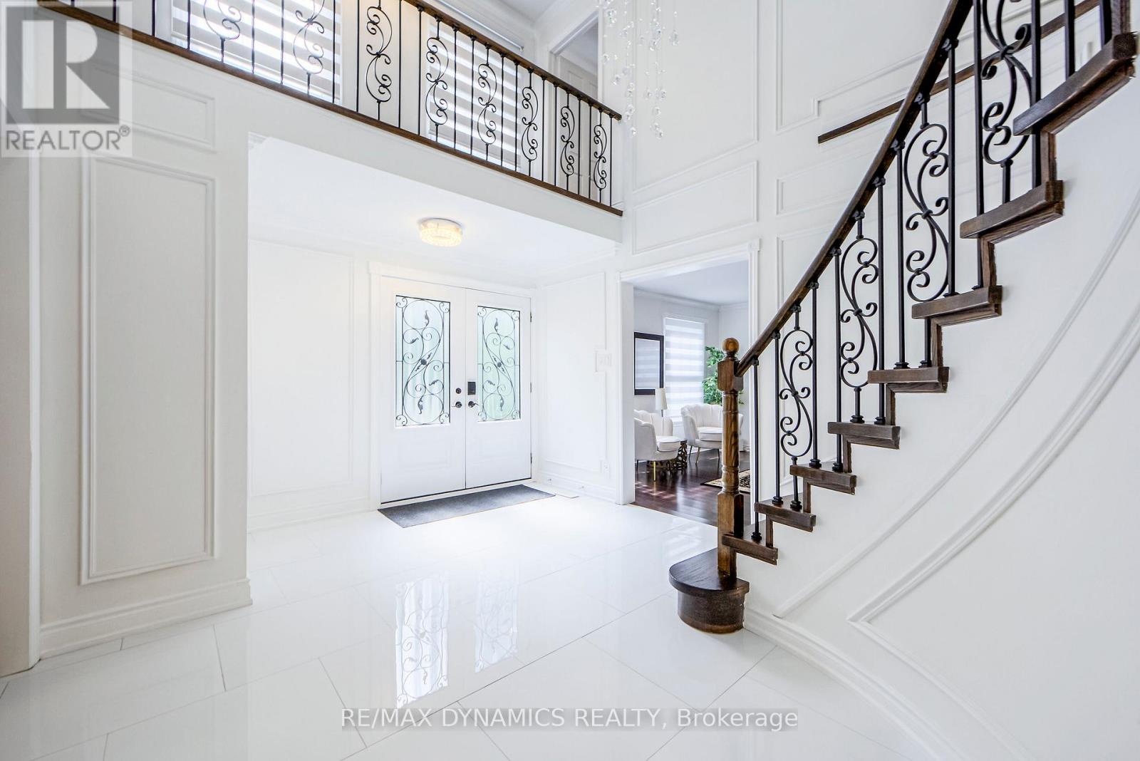 267 Hidden Trail, Toronto, Ontario  M2R 3S7 - Photo 4 - C12694082