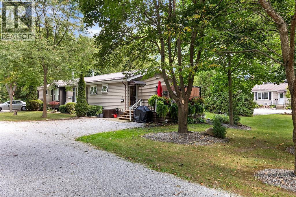 MLS# 26001043: 275 HERITAGE Unit# 8, Kingsville, Canada