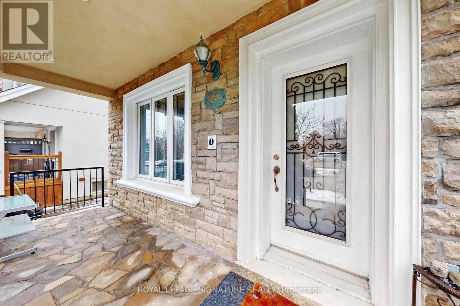 950 Greenwood Avenue, Toronto, Ontario  M4J 4C3 - Photo 2 - E12694048