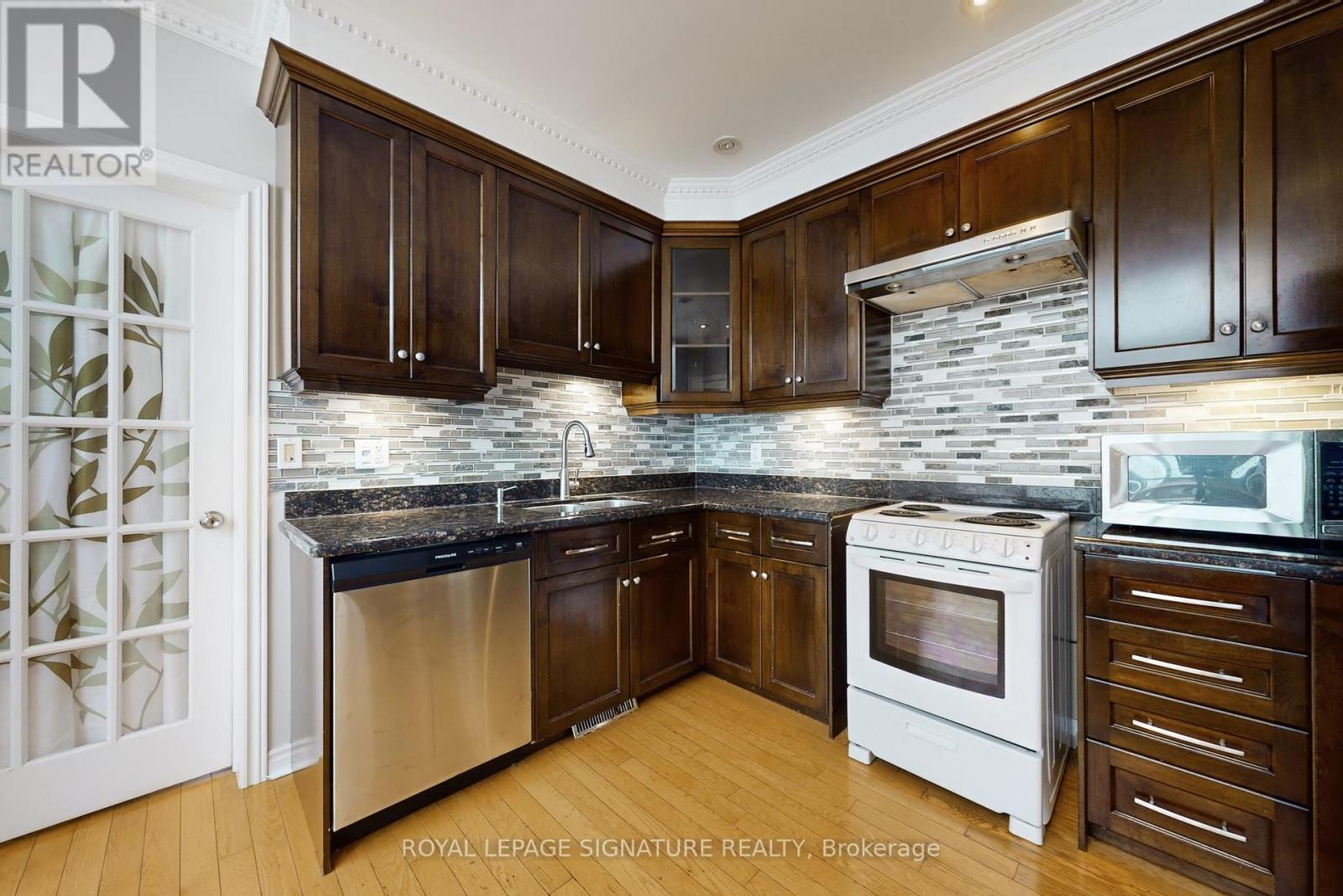 950 Greenwood Avenue, Toronto, Ontario  M4J 4C3 - Photo 10 - E12694048