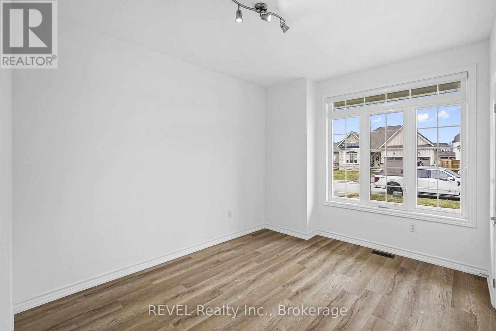 1214 Green Acres Drive, Fort Erie, Ontario  L2A 5P2 - Photo 11 - X12694050