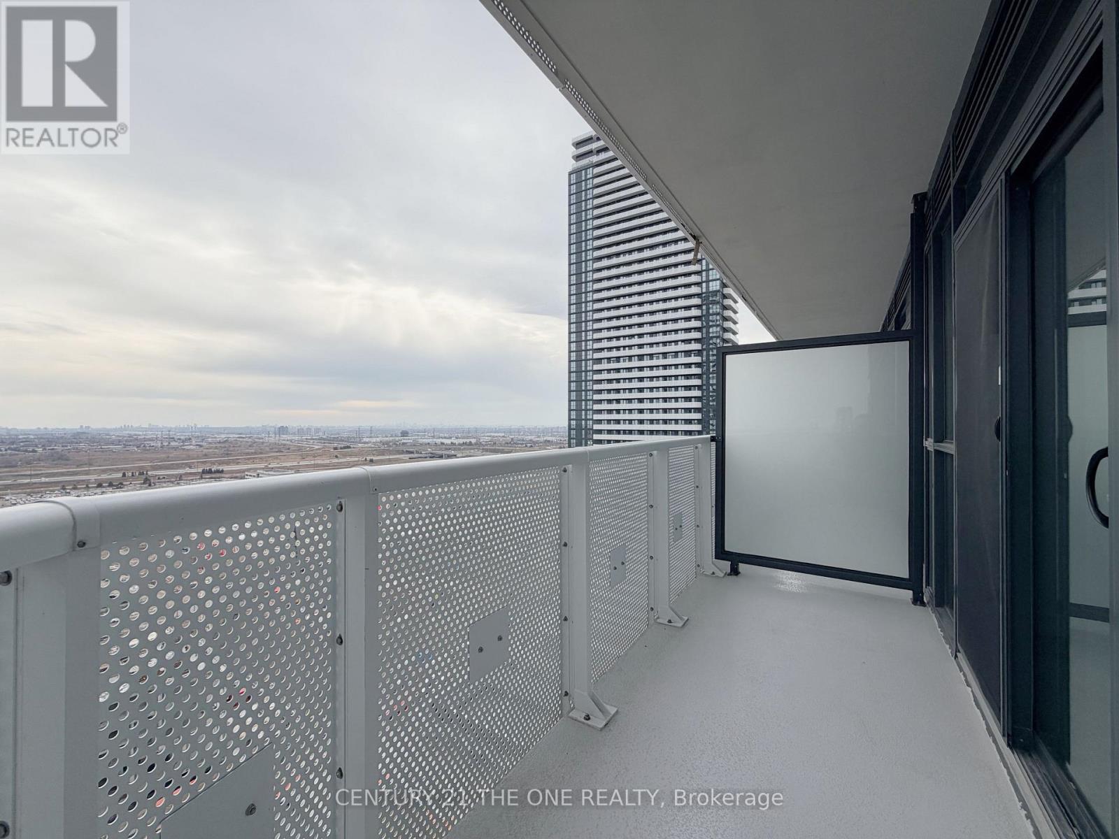 2310 - 8 Interchange Way, Vaughan, Ontario  L4K 5Z7 - Photo 12 - N12694022