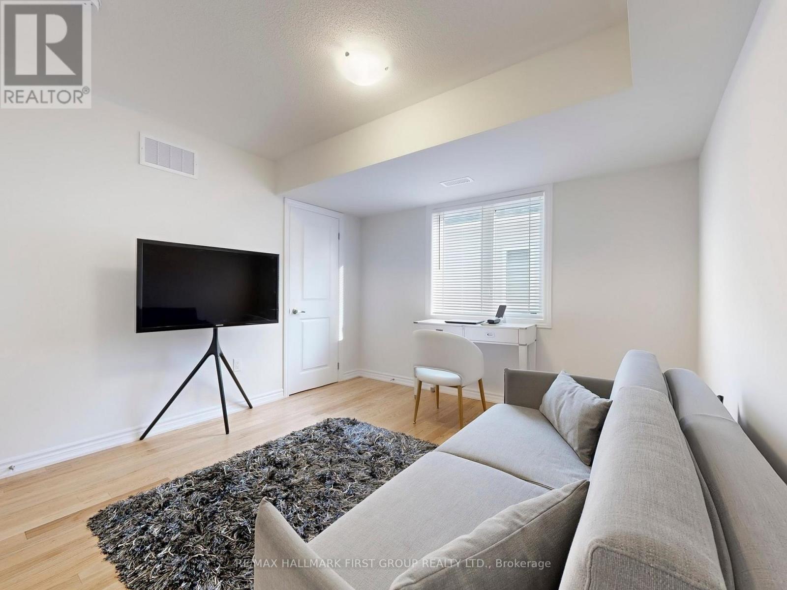 18 Ludlow Drive, Barrie, Ontario  L9J 0L8 - Photo 34 - S12694032