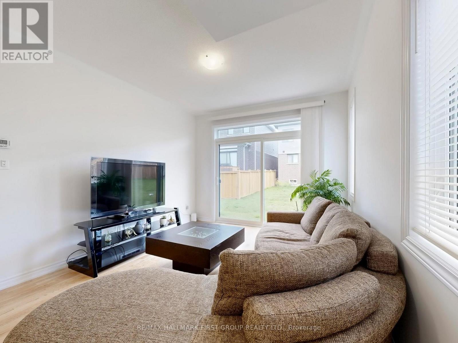 18 Ludlow Drive, Barrie, Ontario  L9J 0L8 - Photo 11 - S12694032