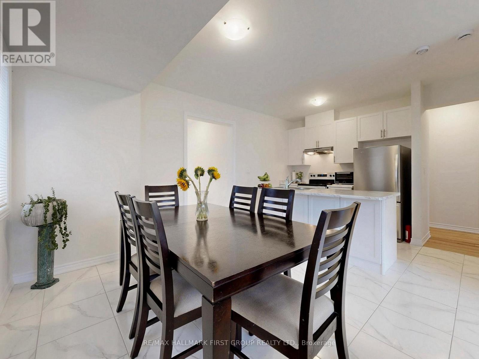 18 Ludlow Drive, Barrie, Ontario  L9J 0L8 - Photo 6 - S12694032