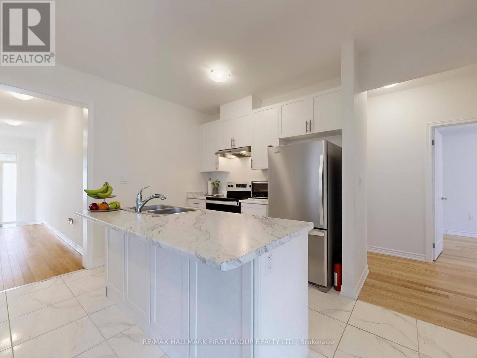 18 Ludlow Drive, Barrie, Ontario  L9J 0L8 - Photo 7 - S12694032