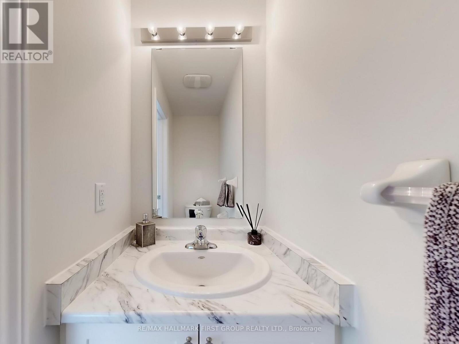 18 Ludlow Drive, Barrie, Ontario  L9J 0L8 - Photo 4 - S12694032