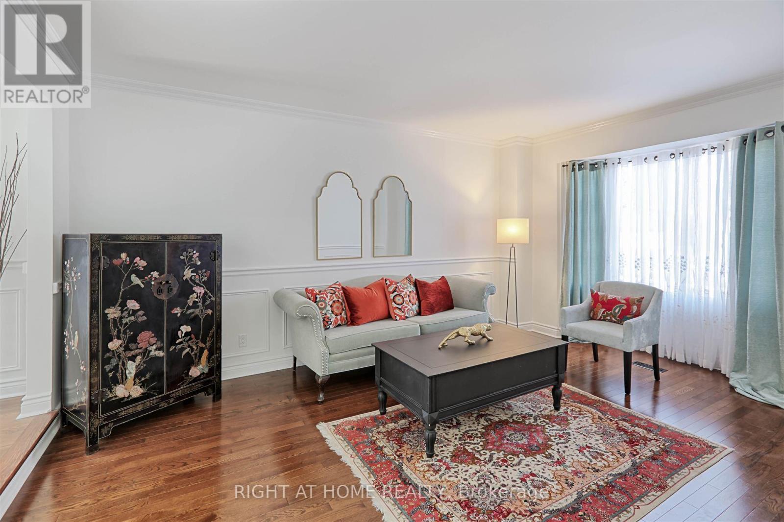 236 Mccaffrey Road, Newmarket, Ontario  L3X 1J3 - Photo 6 - N12694070