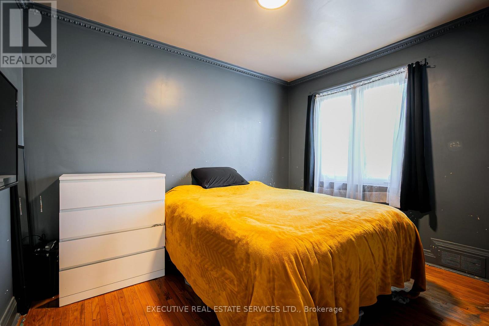 49 Trethewey Drive, Toronto, Ontario  M6M 4B1 - Photo 9 - W12694004