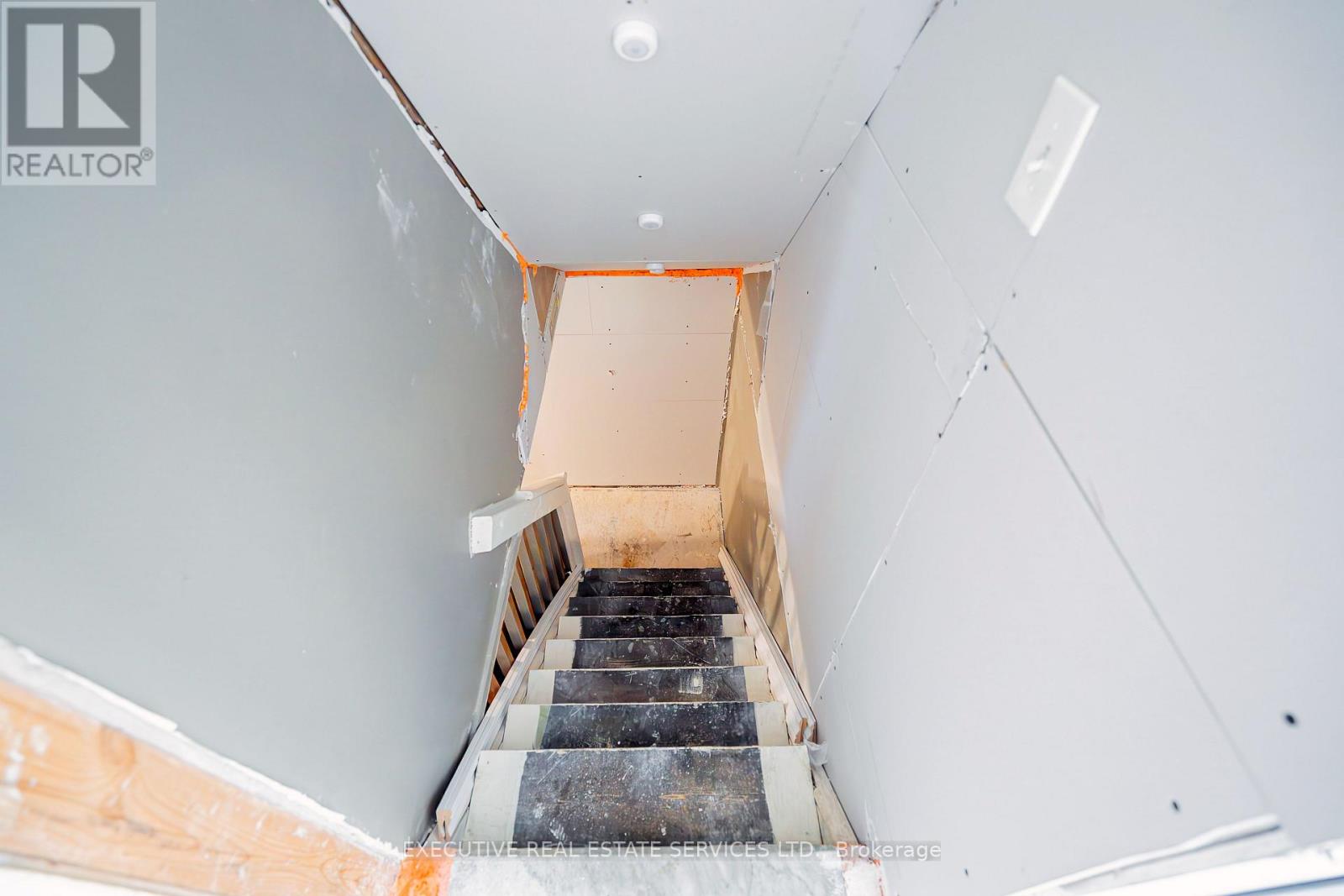 49 Trethewey Drive, Toronto, Ontario  M6M 4B1 - Photo 29 - W12694004