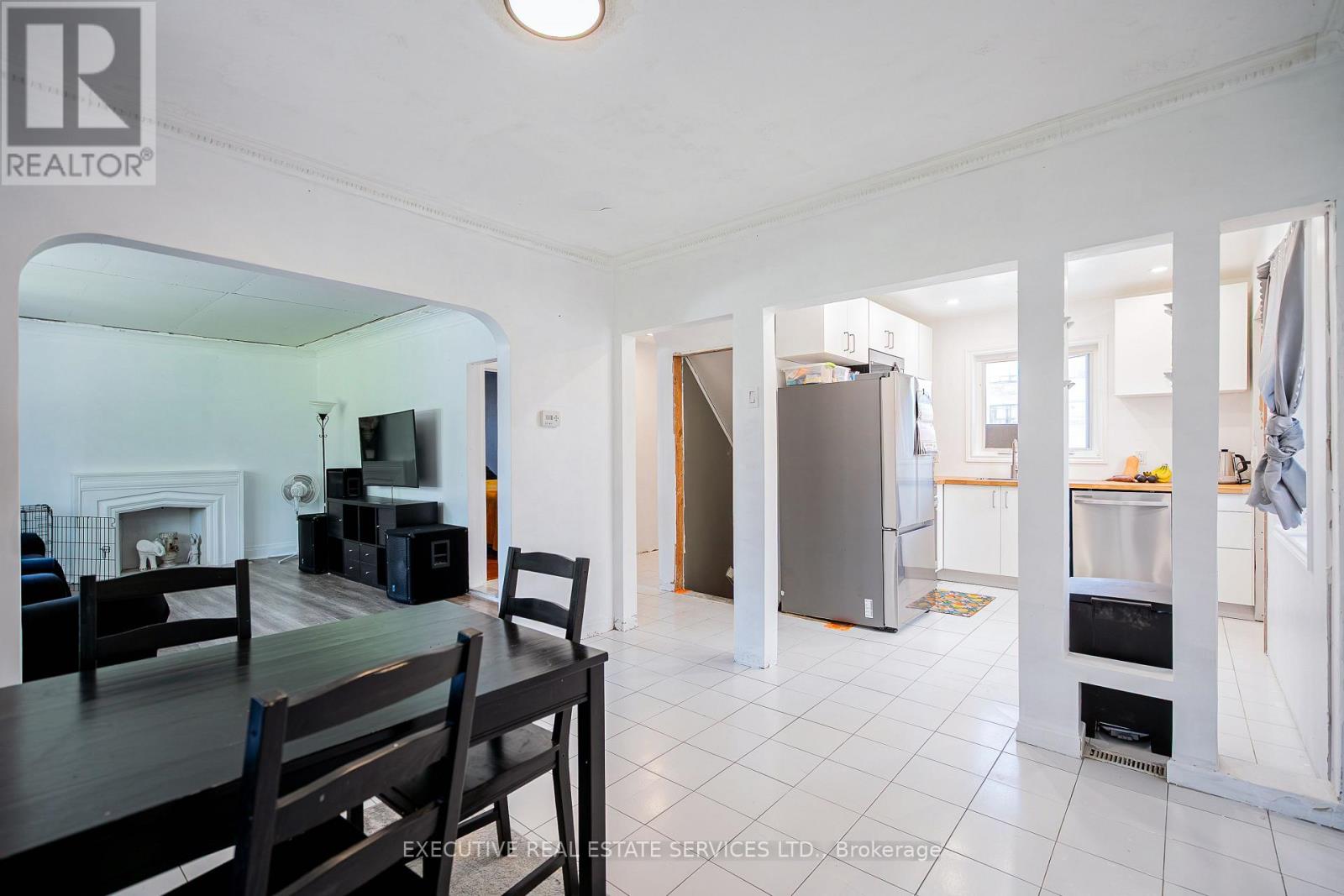 49 Trethewey Drive, Toronto, Ontario  M6M 4B1 - Photo 16 - W12694004