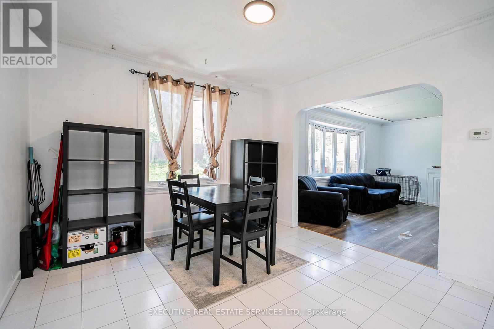 49 Trethewey Drive, Toronto, Ontario  M6M 4B1 - Photo 15 - W12694004