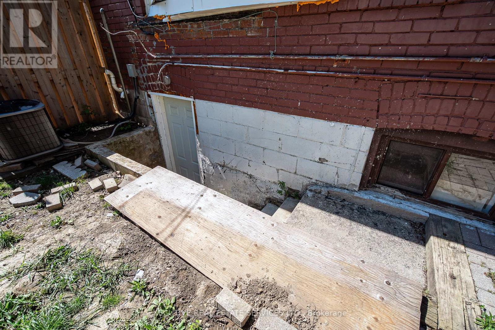 49 Trethewey Drive, Toronto, Ontario  M6M 4B1 - Photo 40 - W12694004