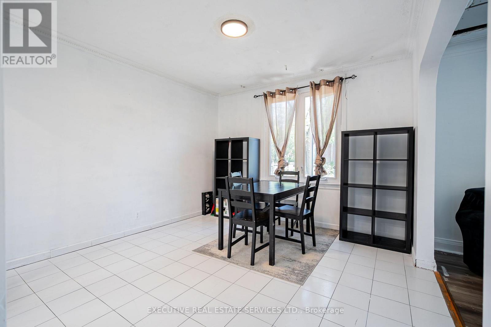 49 Trethewey Drive, Toronto, Ontario  M6M 4B1 - Photo 14 - W12694004