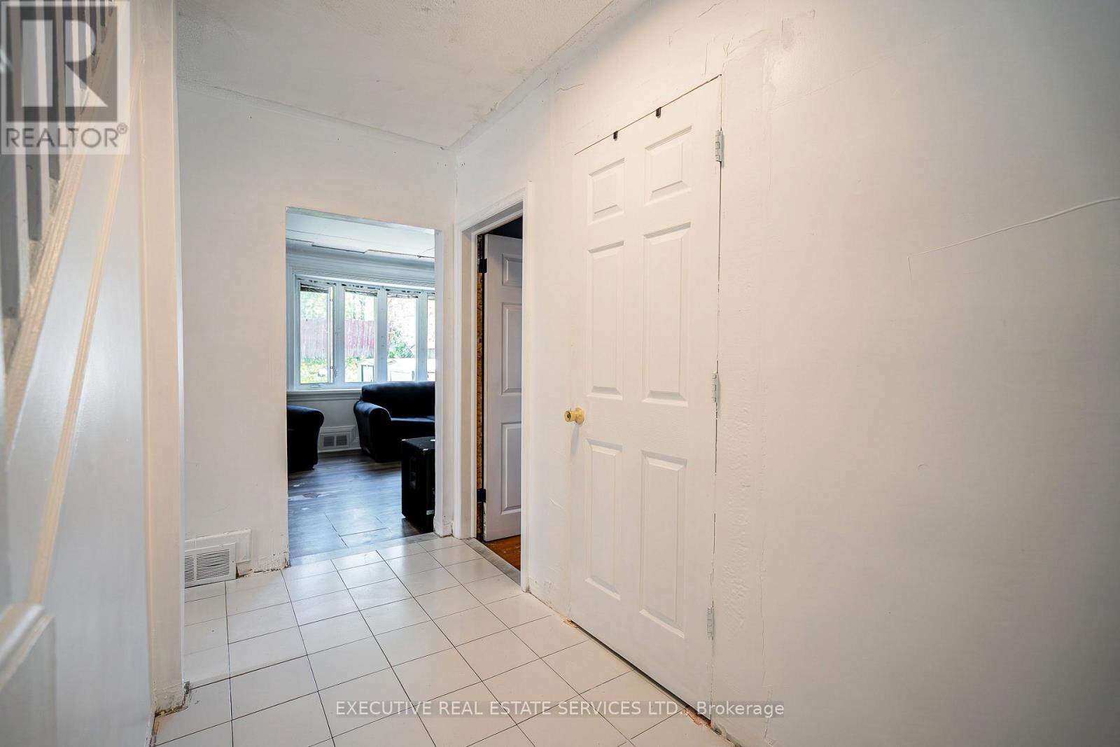 49 Trethewey Drive, Toronto, Ontario  M6M 4B1 - Photo 8 - W12694004