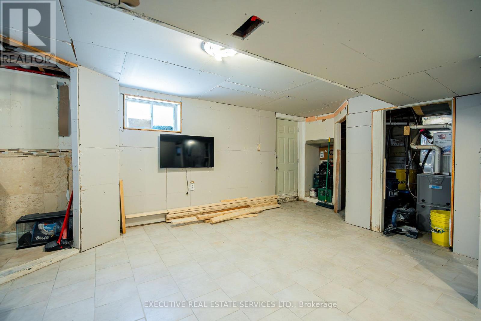 49 Trethewey Drive, Toronto, Ontario  M6M 4B1 - Photo 31 - W12694004