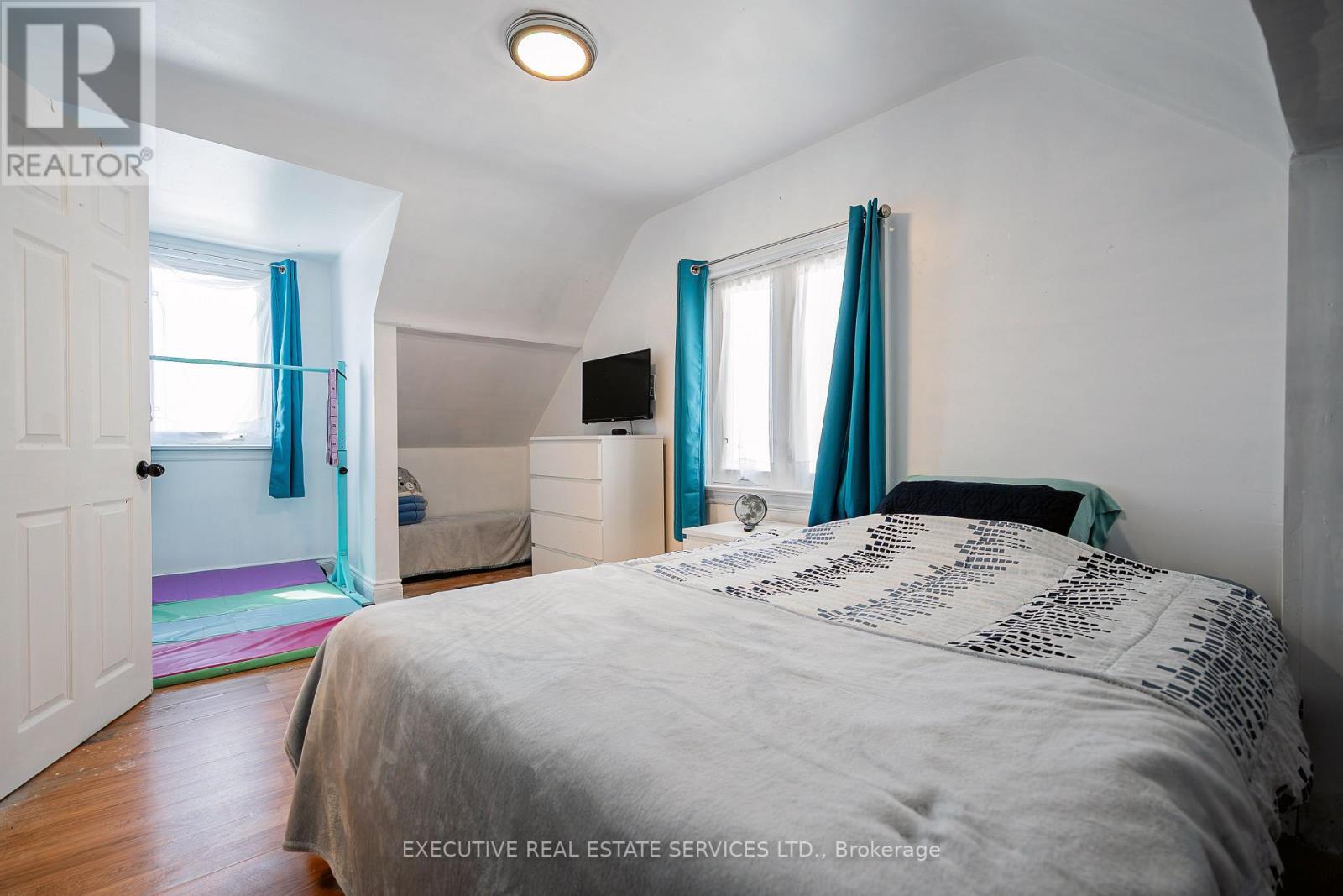 49 Trethewey Drive, Toronto, Ontario  M6M 4B1 - Photo 23 - W12694004