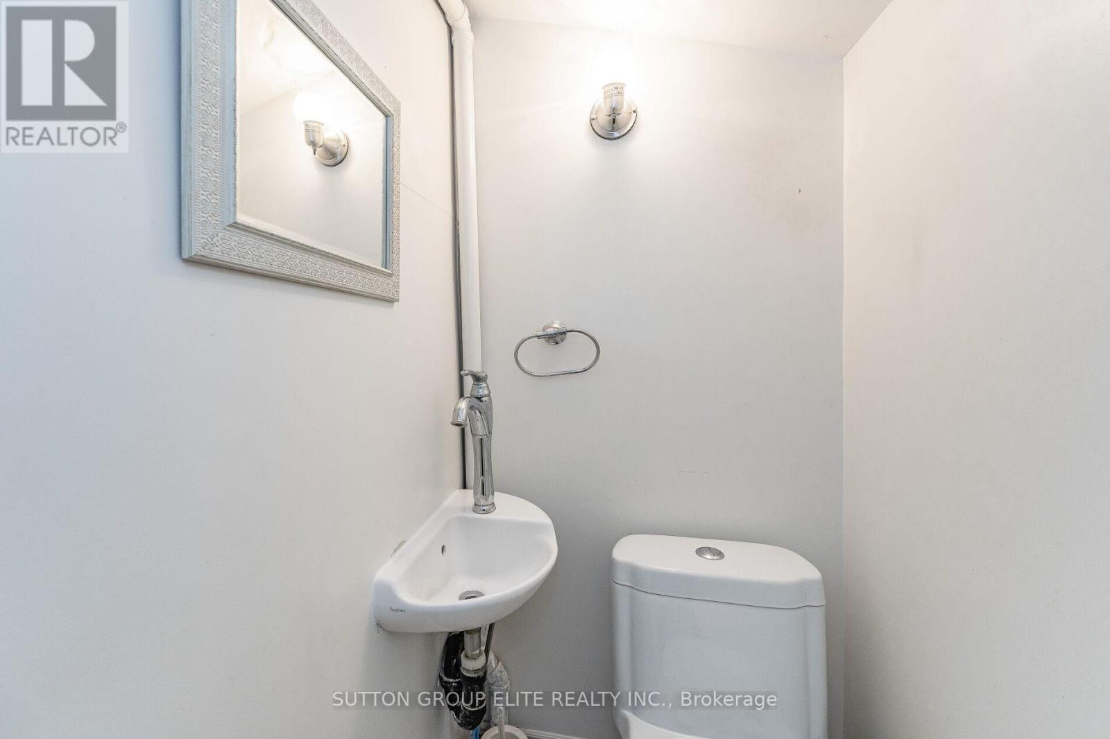 Upper - 23 Burnfield Avenue, Toronto, Ontario  M6G 1Y4 - Photo 17 - W12694016