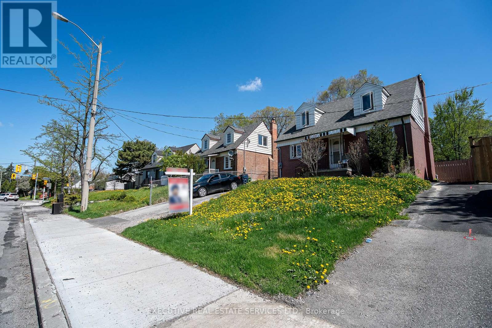 49 Trethewey Drive, Toronto, Ontario  M6M 4B1 - Photo 3 - W12694004