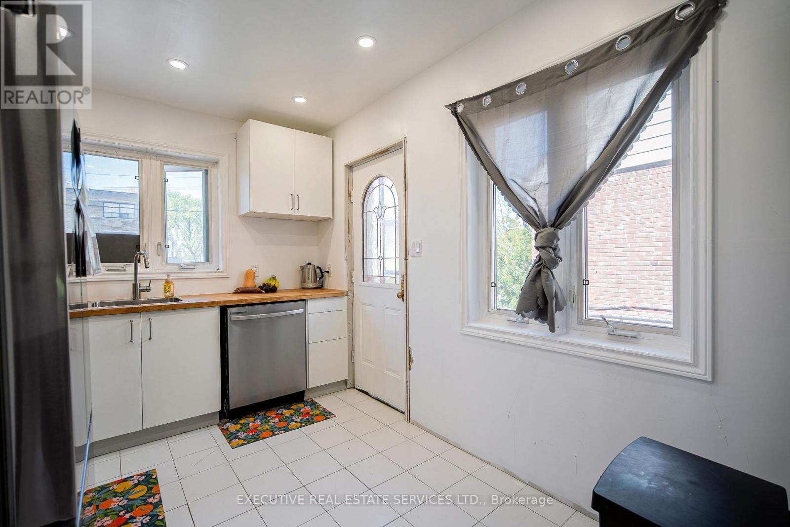 49 Trethewey Drive, Toronto, Ontario  M6M 4B1 - Photo 18 - W12694004