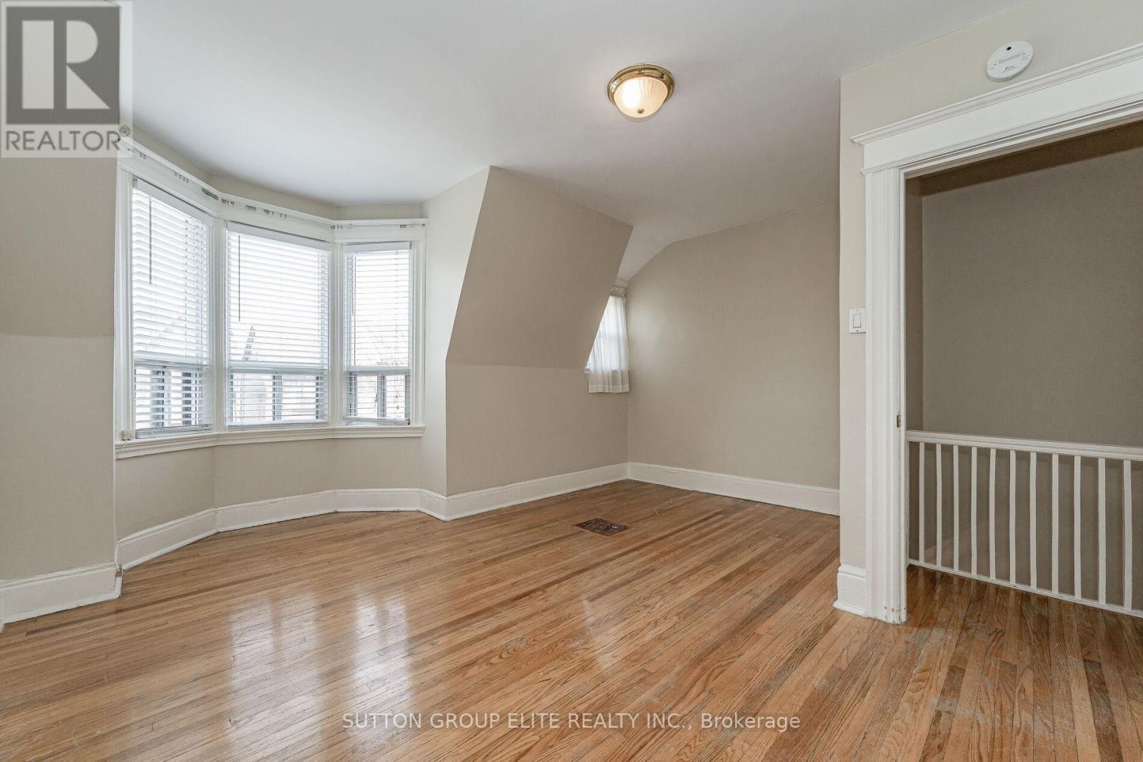 Upper - 23 Burnfield Avenue, Toronto, Ontario  M6G 1Y4 - Photo 19 - W12694016