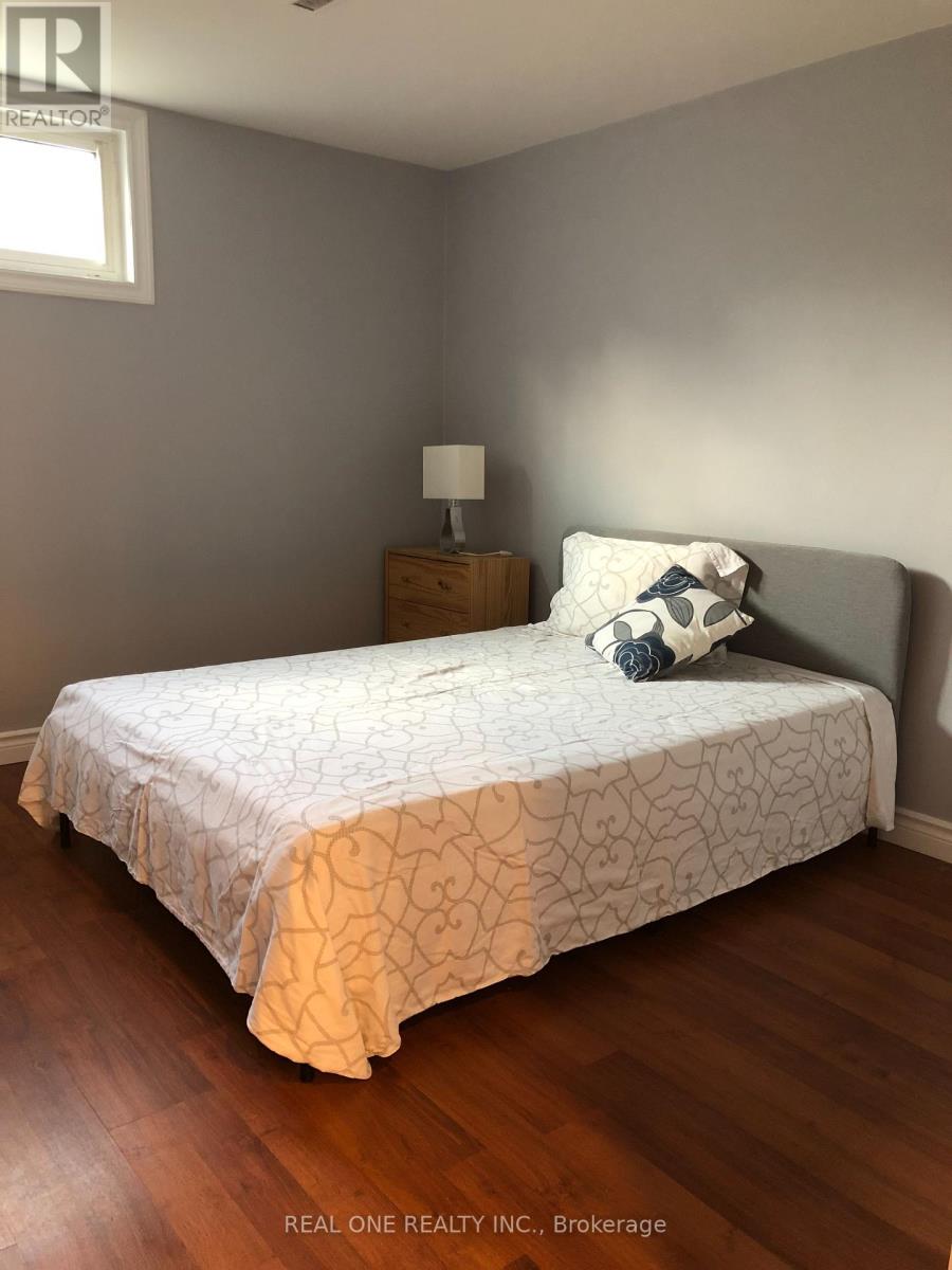 Lower - 1161 Shadeland Drive, Mississauga, Ontario  L5C 1P2 - Photo 11 - W12694028