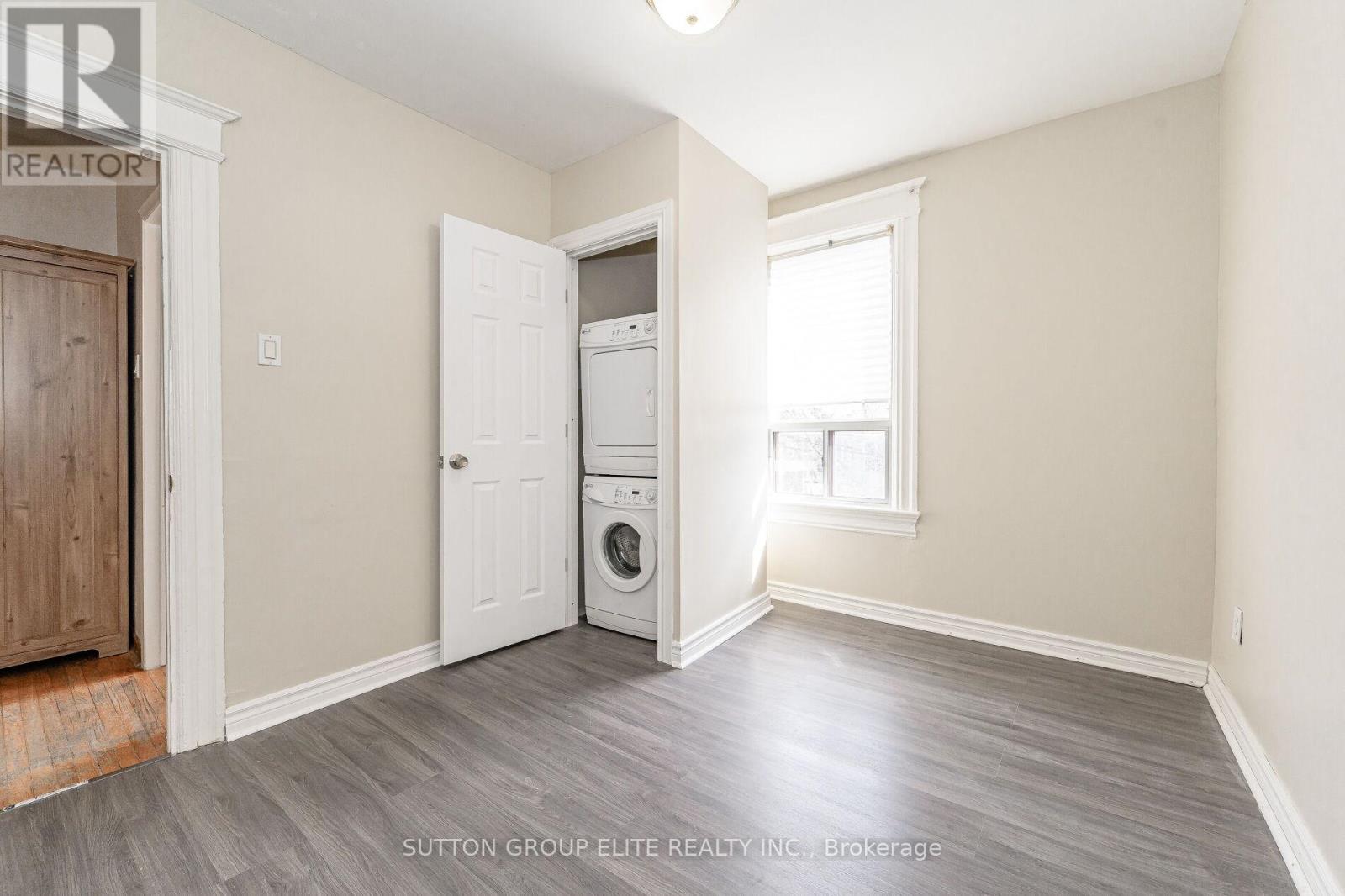 Upper - 23 Burnfield Avenue, Toronto, Ontario  M6G 1Y4 - Photo 23 - W12694016