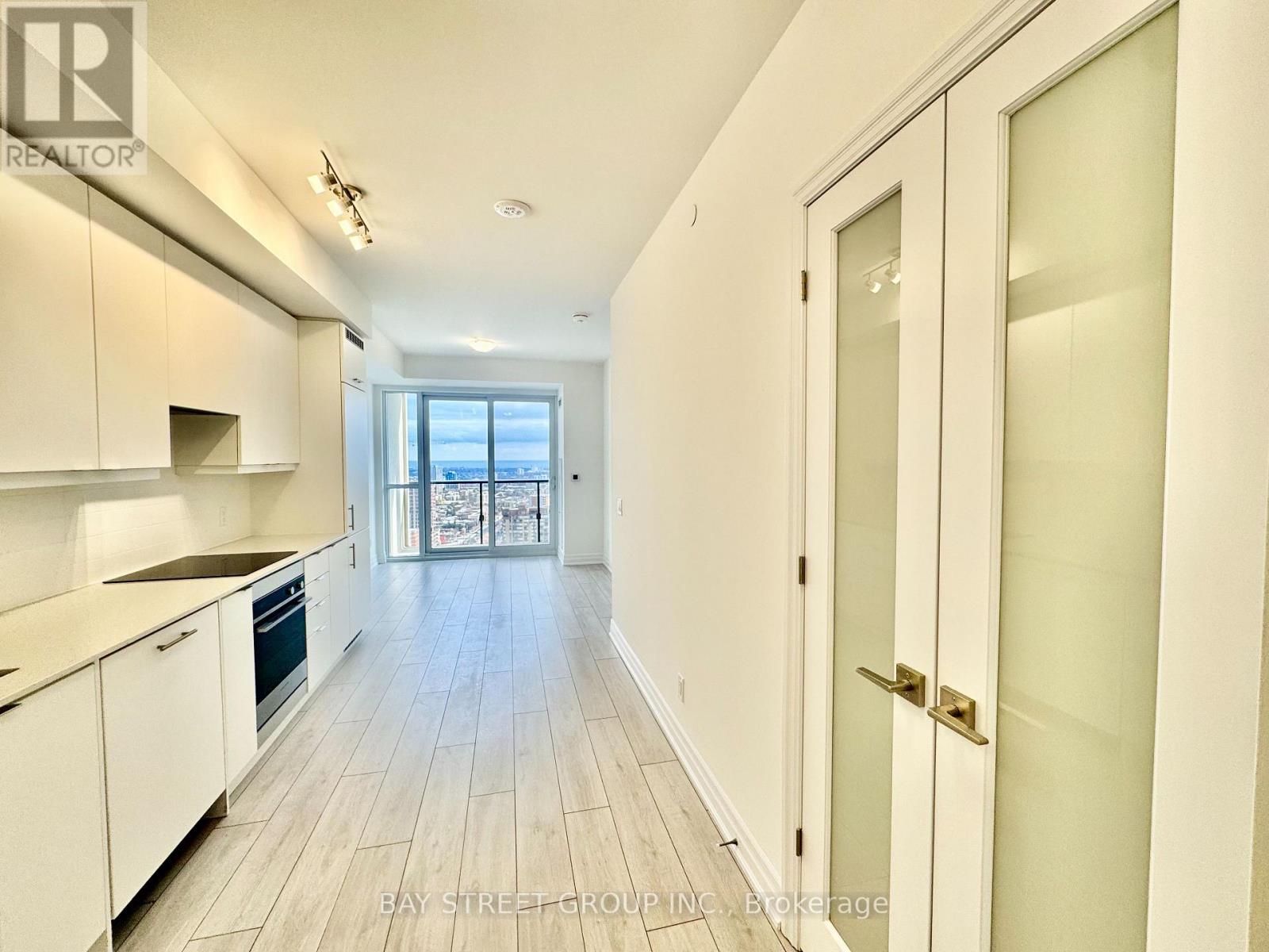 2406 - 30 Elm Drive W, Mississauga, Ontario  L5B 0N6 - Photo 5 - W12694040