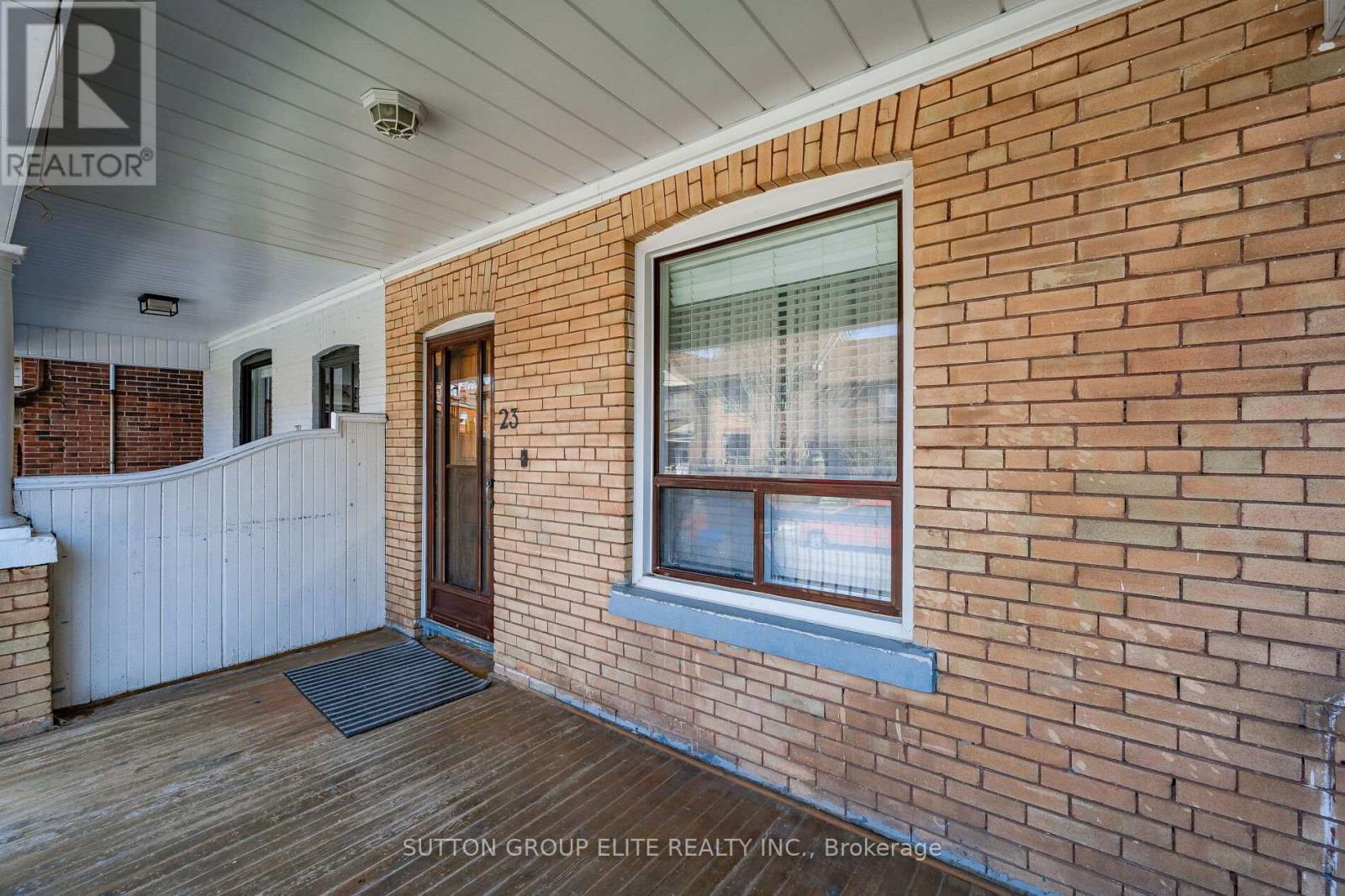 Upper - 23 Burnfield Avenue, Toronto, Ontario  M6G 1Y4 - Photo 4 - W12694016