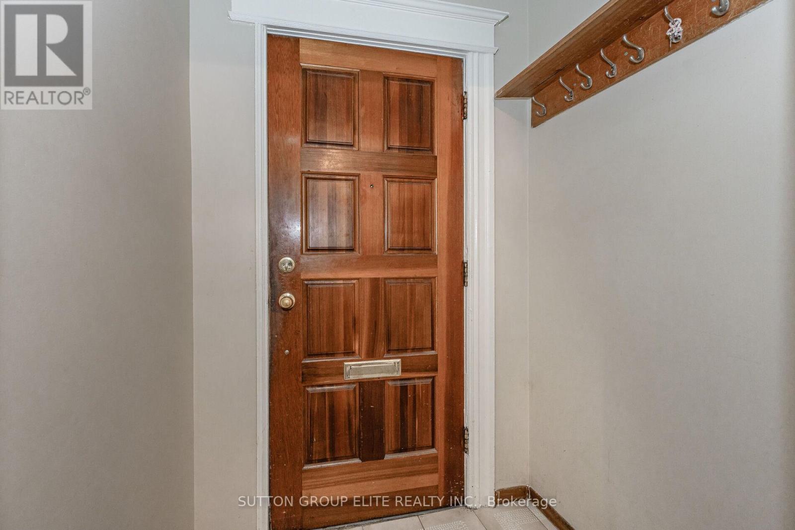 Upper - 23 Burnfield Avenue, Toronto, Ontario  M6G 1Y4 - Photo 6 - W12694016